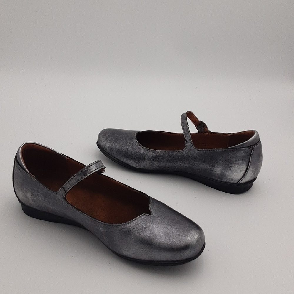Taos class metallic leather Mary Jane women 7-7.5 casual office retro y2k
